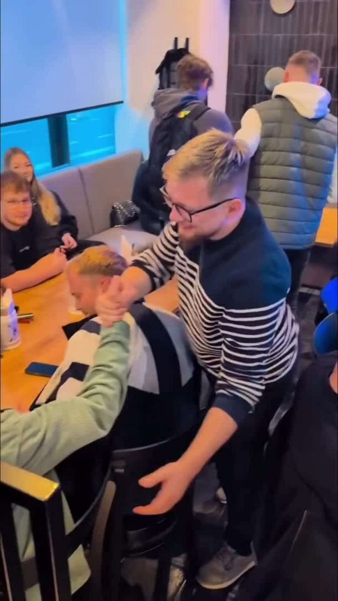 První vysílání podcastu Fight! živě s fanoušky