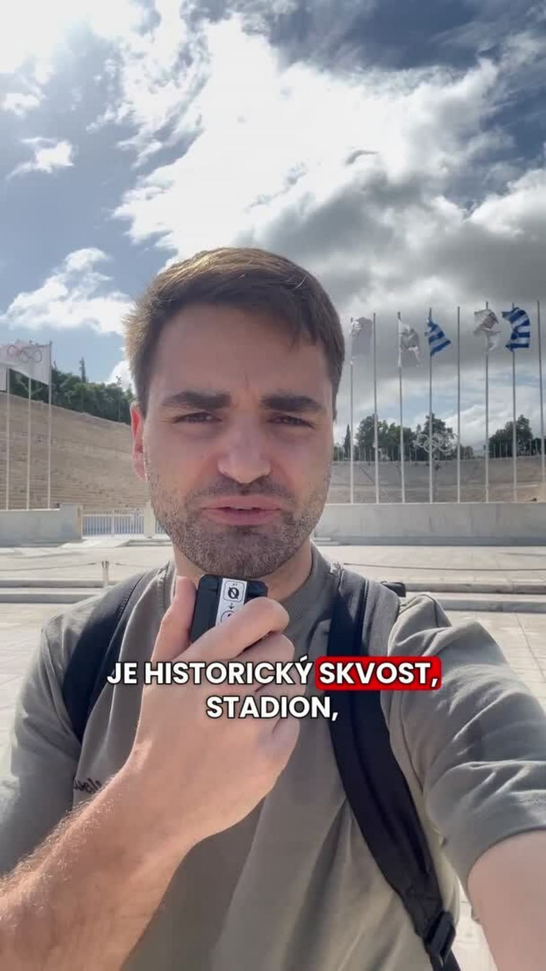 Redaktor Pavel Šťastný na Panathénském stadionu v řecké metropoli